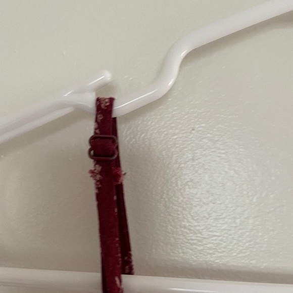 Forever21 Red Patterned Hi-Low Spaghetti Strap Crop Top Size M 🌷🌺🌷 - Picture 7 of 7